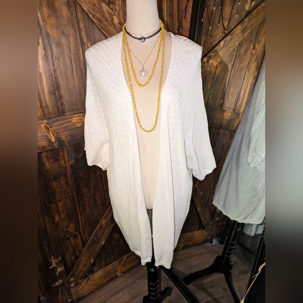 EUC Wonderly Cocoon Cardigan.  Ivory. Size M